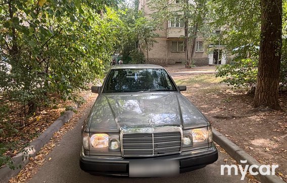 Mercedes-Benz E-Класс 1990