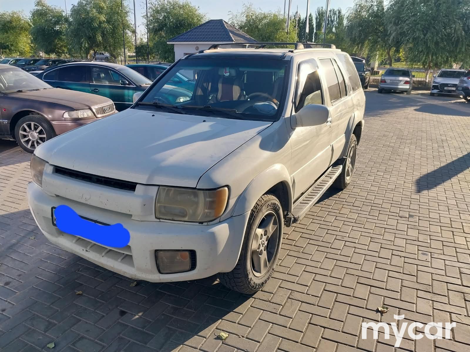 Infiniti QX4, 2001
