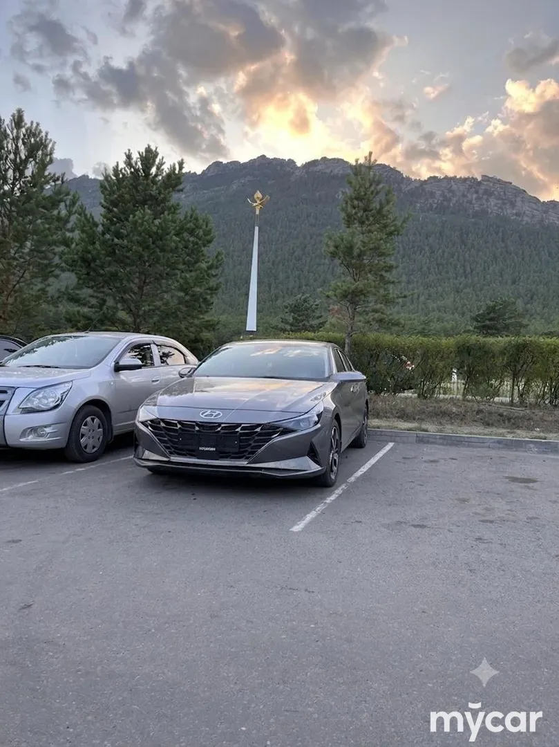 Hyundai Elantra, 2022