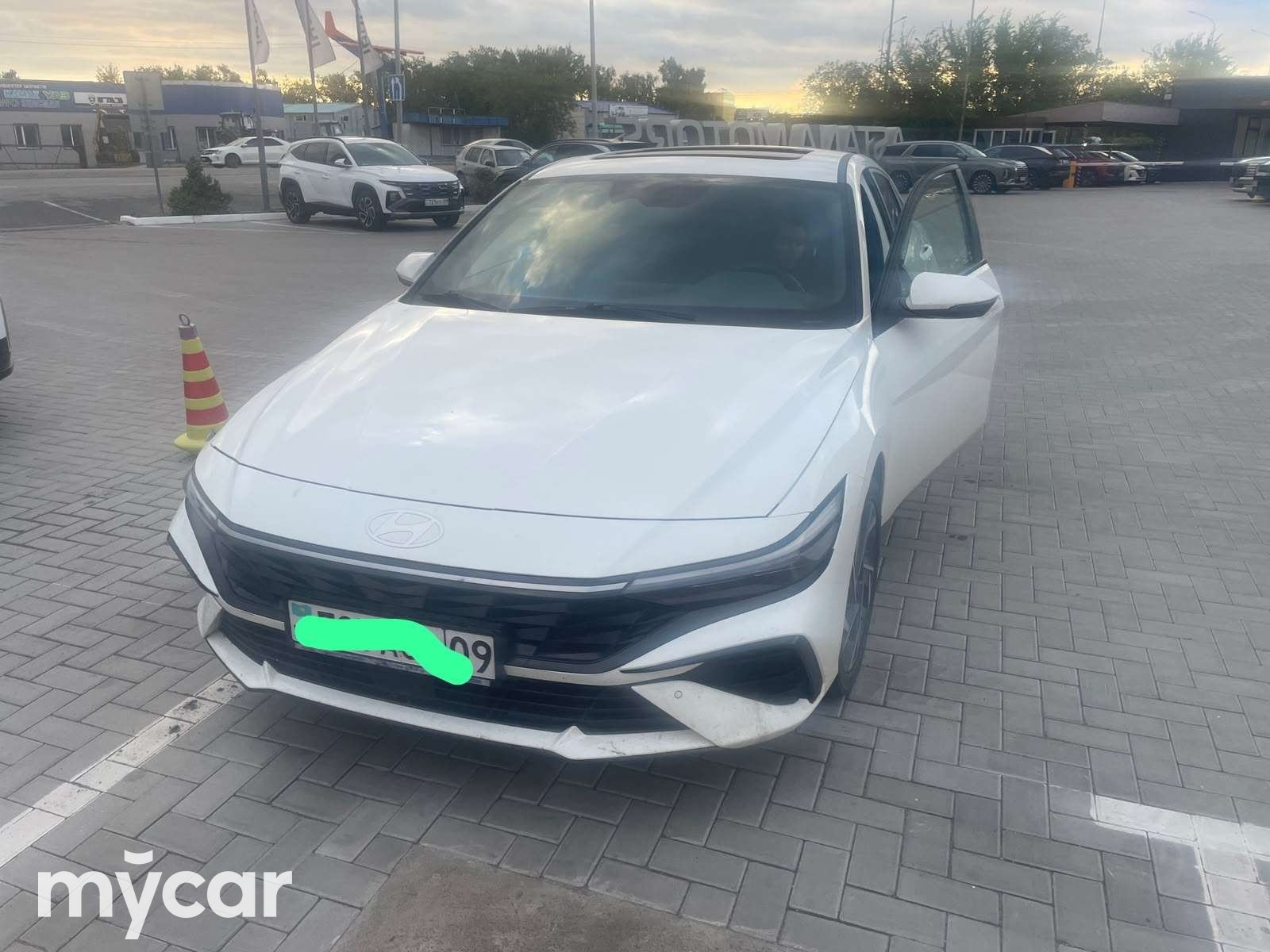 Hyundai Elantra, 2024