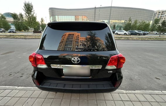Toyota Land Cruiser 2012