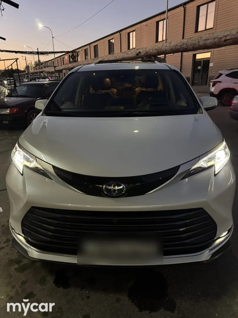 Toyota Sienna, 2024