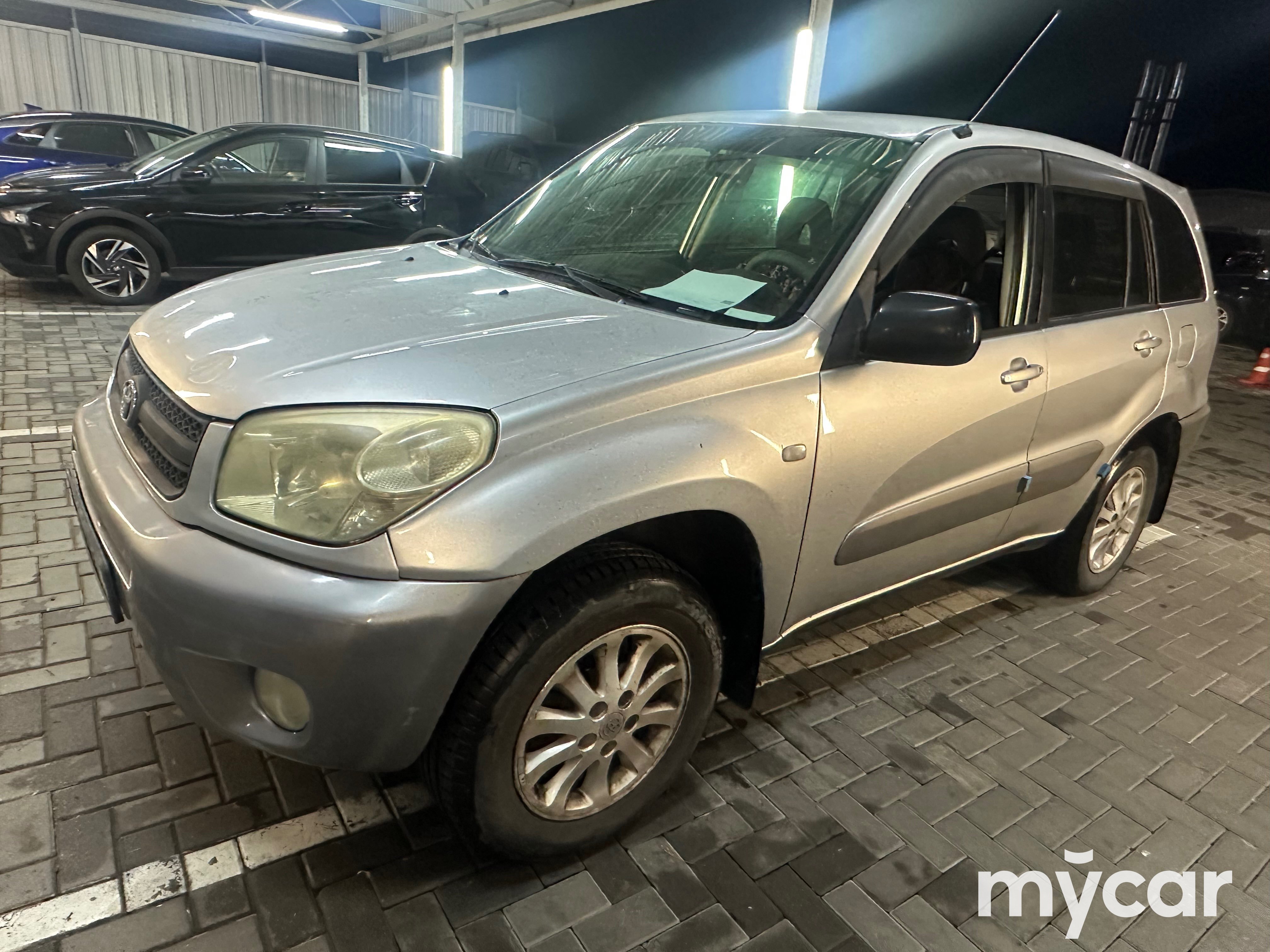 Toyota RAV4, 2004