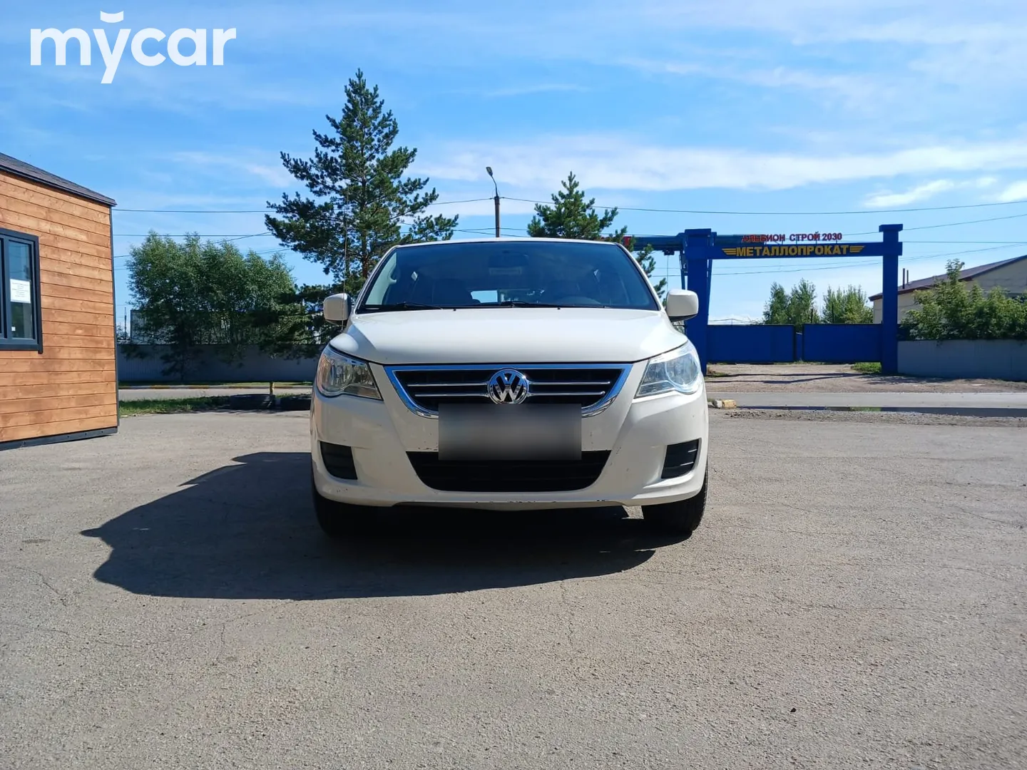 Volkswagen Routan, 2012
