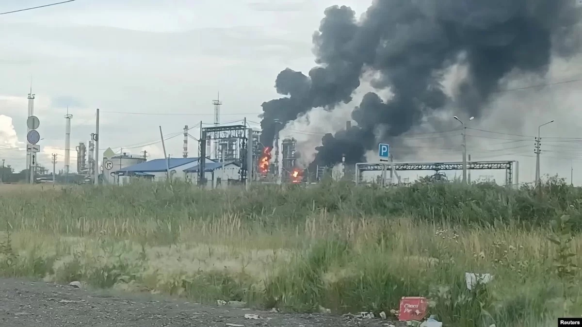 Атаки на Омский НПЗ не приведут к дефициту топлива в Казахстане — Минэнерго
