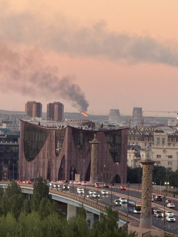 В Астане загорелся мусорный полигон в районе Байконыр
