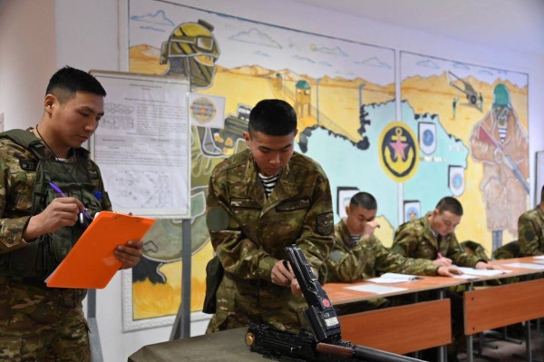Более 21 тысячи казахстанцев призвали в армию в рамках весенней кампании