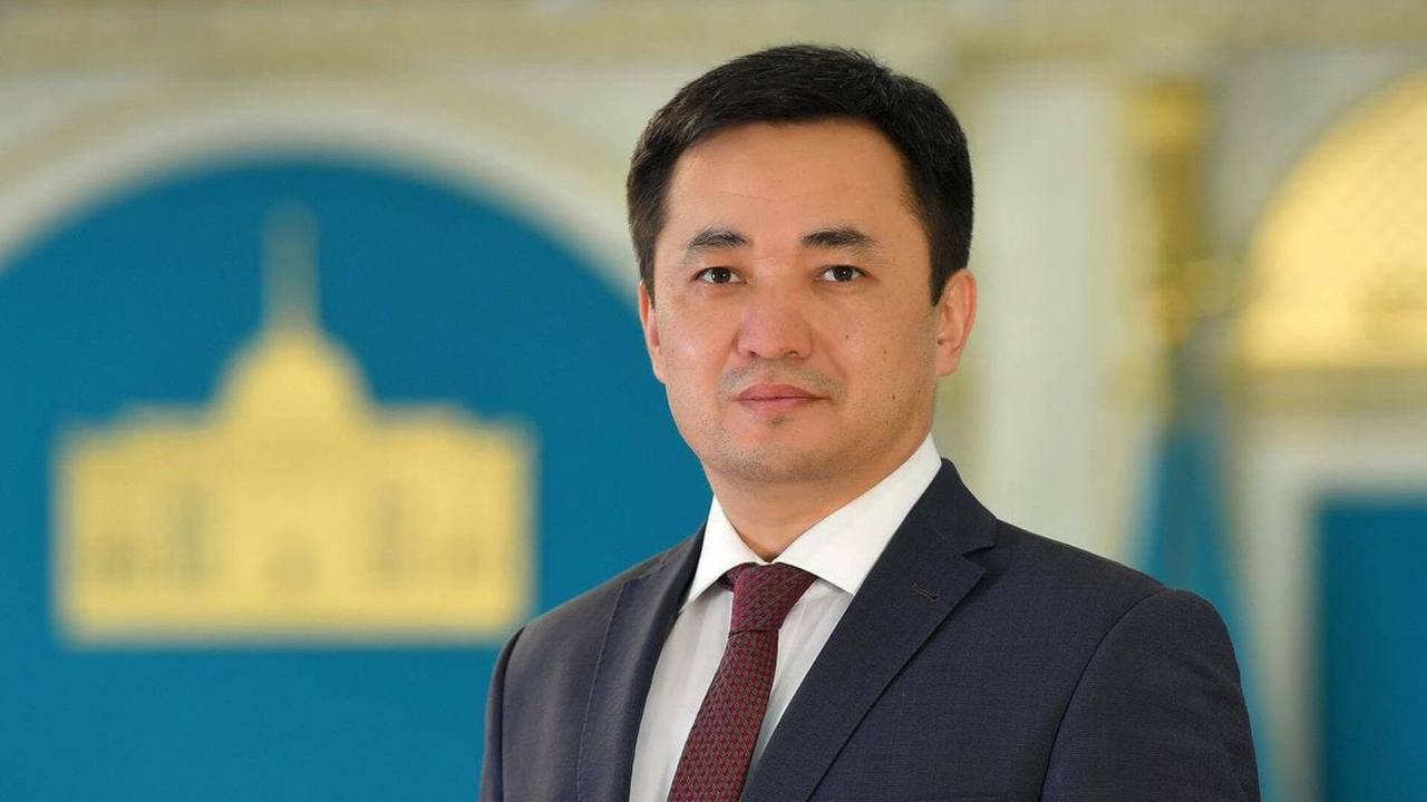 Курултай выбрал первого спикера: депутаты единогласно поддержали Айбека Дадебая