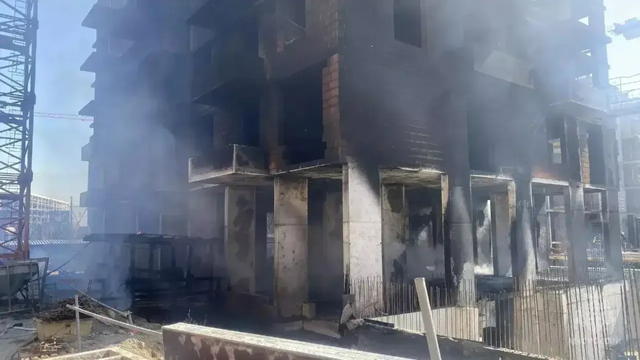Казахстанец погиб после пожара на стройке в Омске