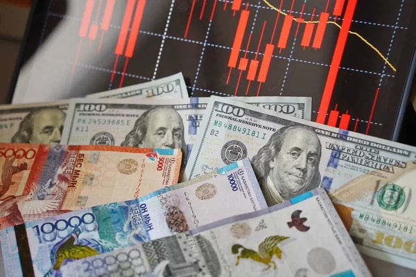 Доллар снова резко вырос: курс на KASE приблизился к 465 тенге