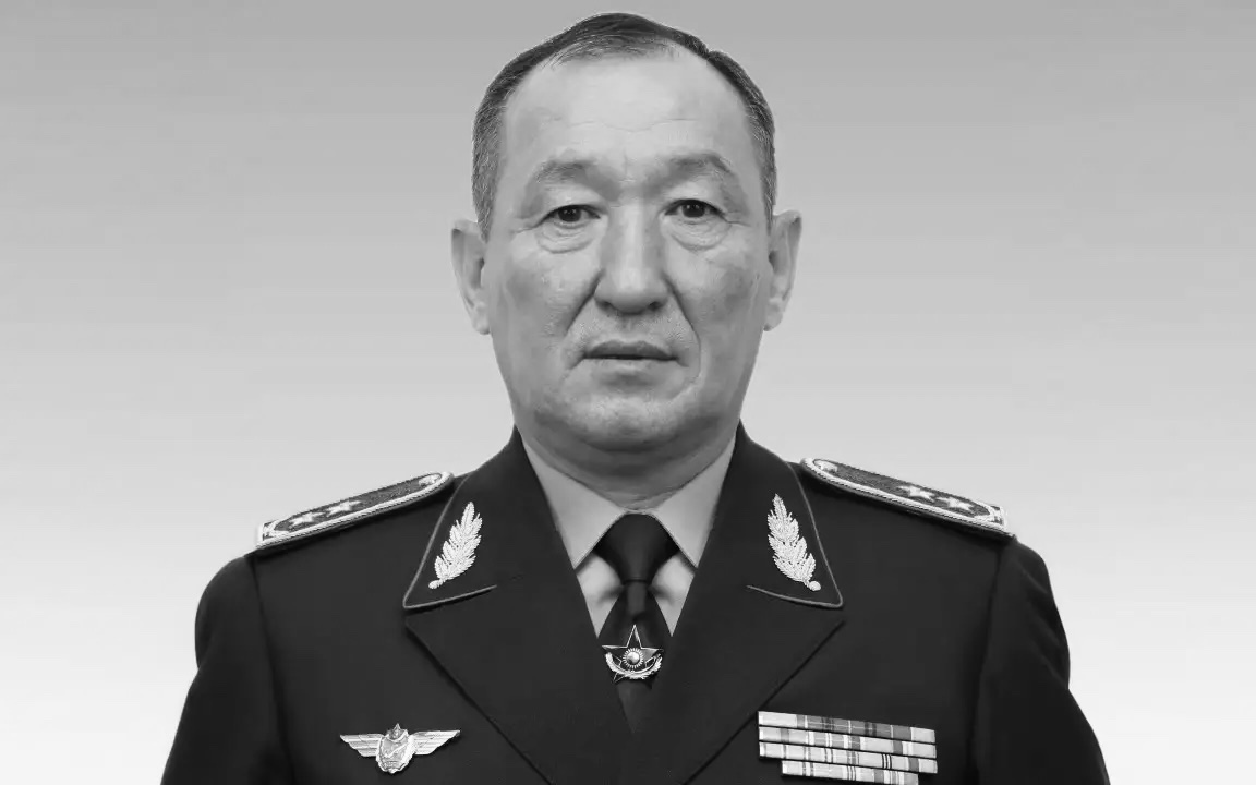 Министр обороны выразил соболезнования семьям погибших на Каспии военнослужащих