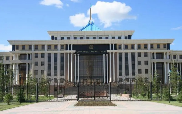 Министр обороны вылетел на место ЧП с гибелью военных в Мангистау