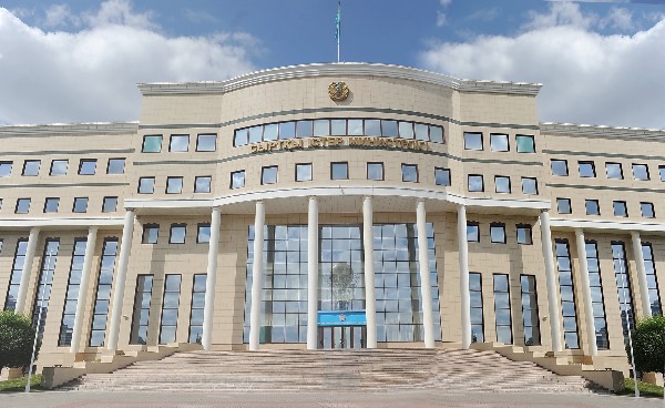 В МИД пока не подтвердили наличие казахстанцев на загоревшемся пароме у Филиппин