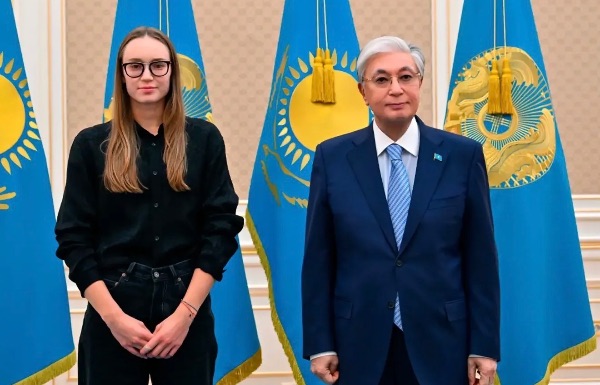 Первая ракетка мира Елена Рыбакина получила государственную награду от Токаева
