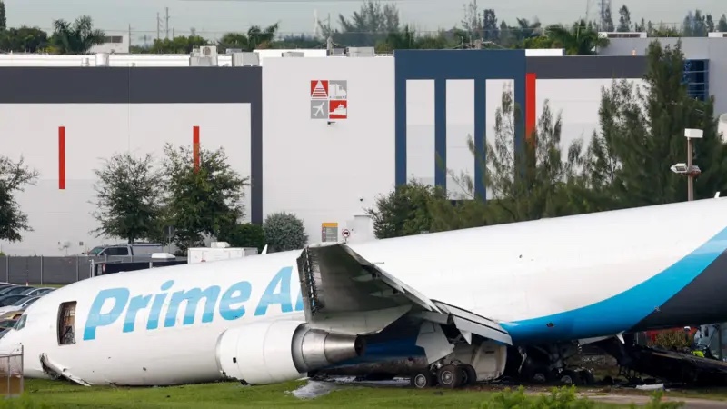 Пять человек погибли после аварии грузового самолета Amazon Air в Майами