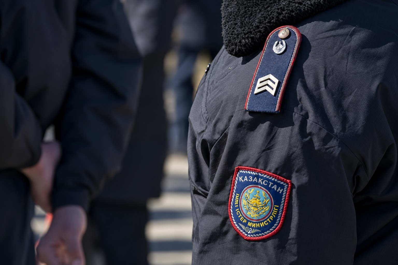 Полиция Астаны проверяет действия девушки, поцеловавшей малолетнего сына подруги