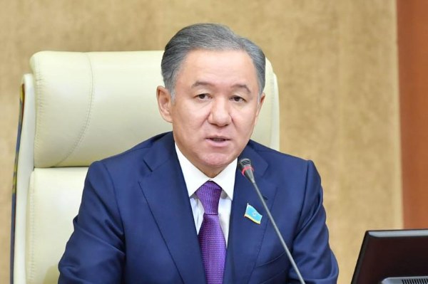 Экс-спикера мажилиса заметили на празднике в Алматы